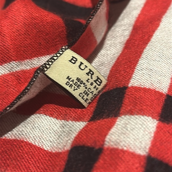 Burberry || Reversible Red Plaid Scarf || NWOT || OS || - Picture 4 of 4